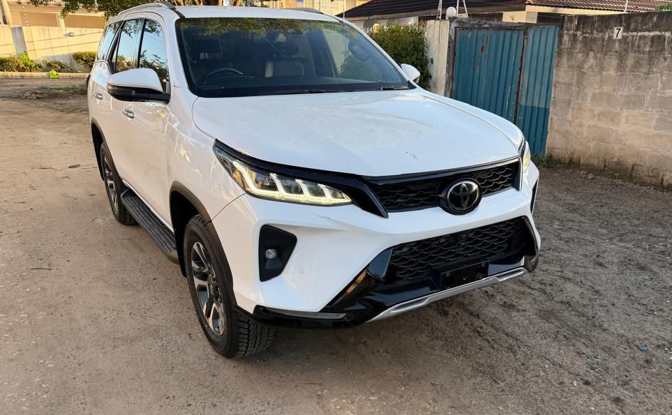 2023 TOYOYA FORTUNER VX 2.8L DIESEL