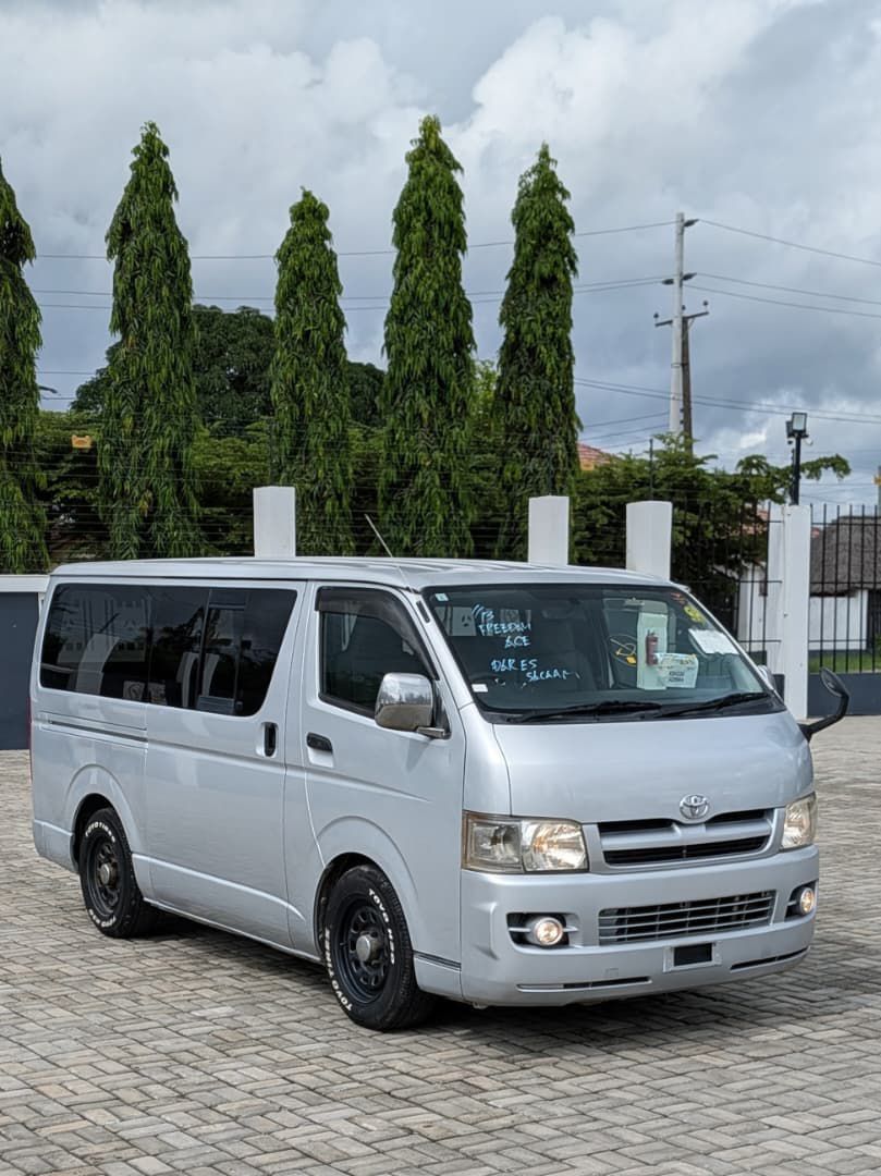 2005 TOYOTA HIACE VAN