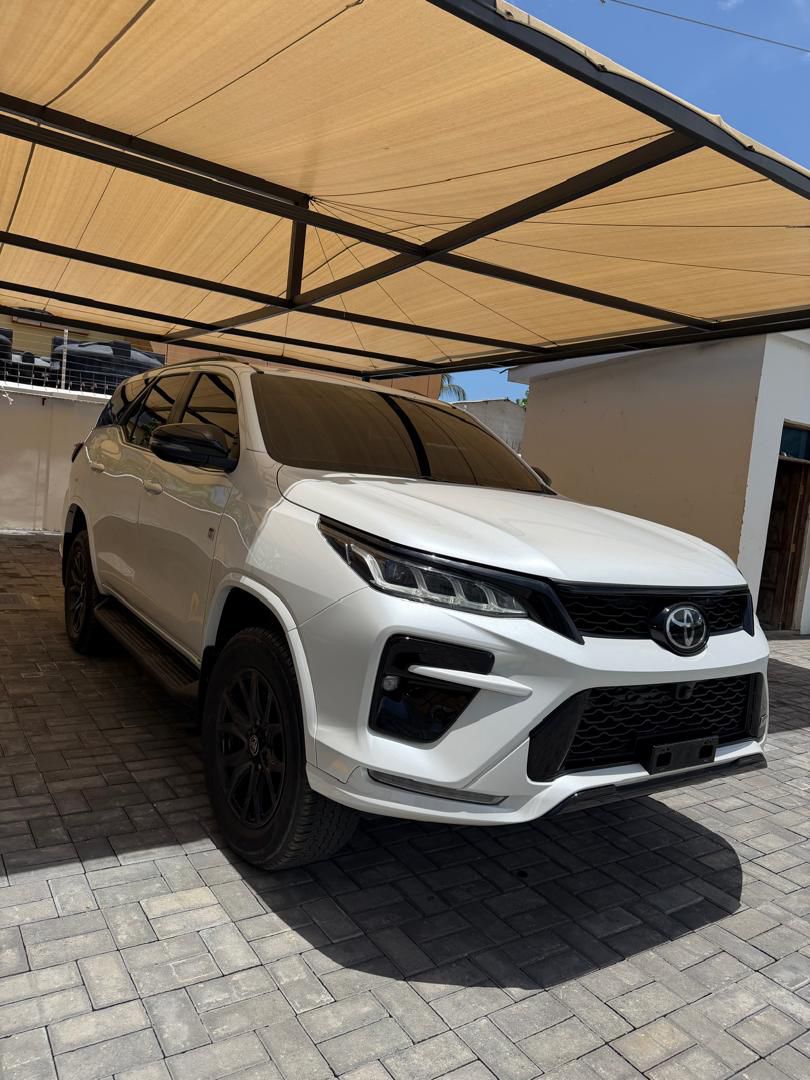 2025 TOYOTA FORTUNER GR SPORTS 2.8L DIESEL 4x4