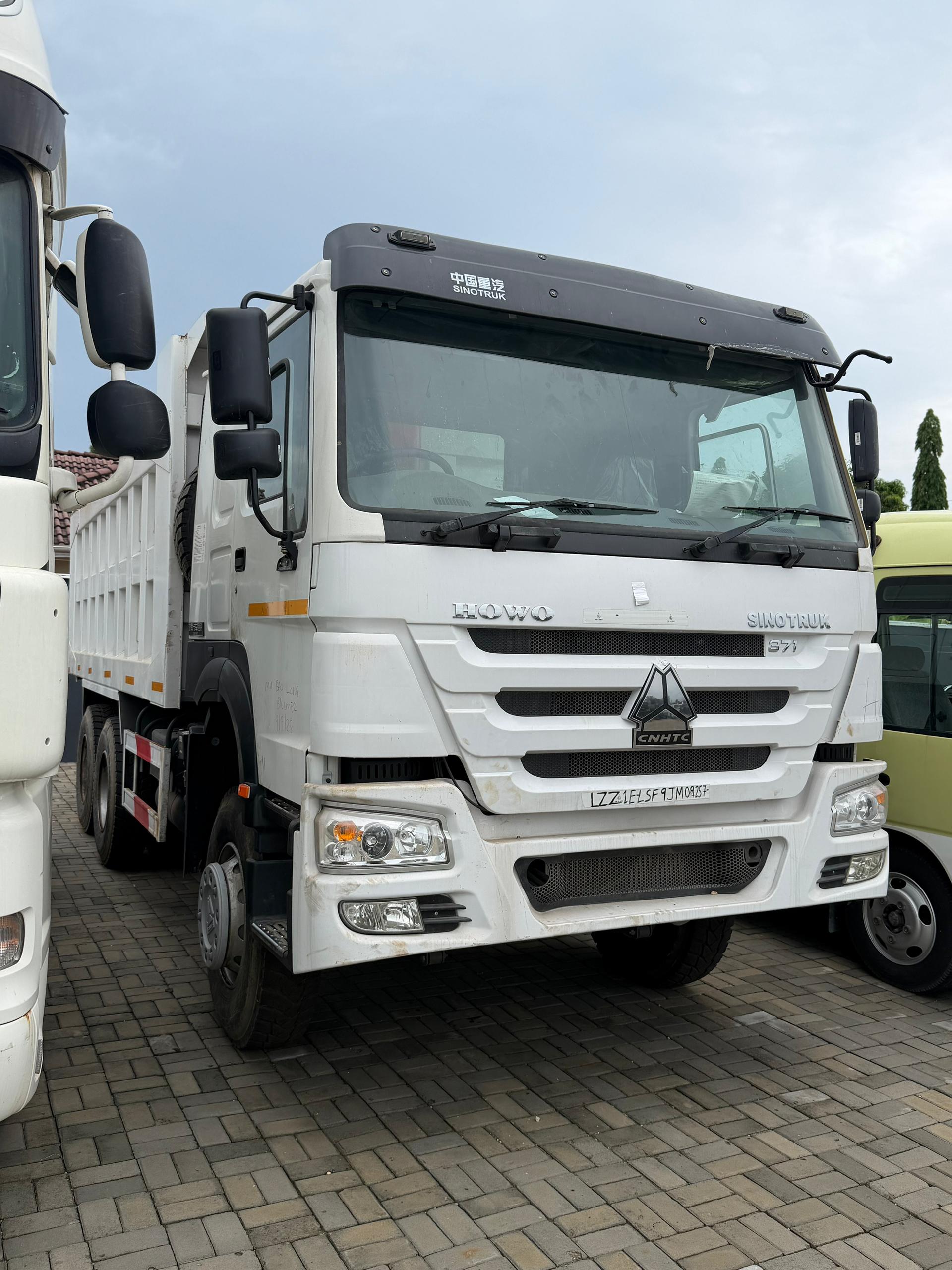2018 HOWO F3000 DUMP TRUCK 25TON